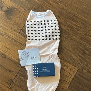 Nanit Baby Breathing Band - Stylish pink and black